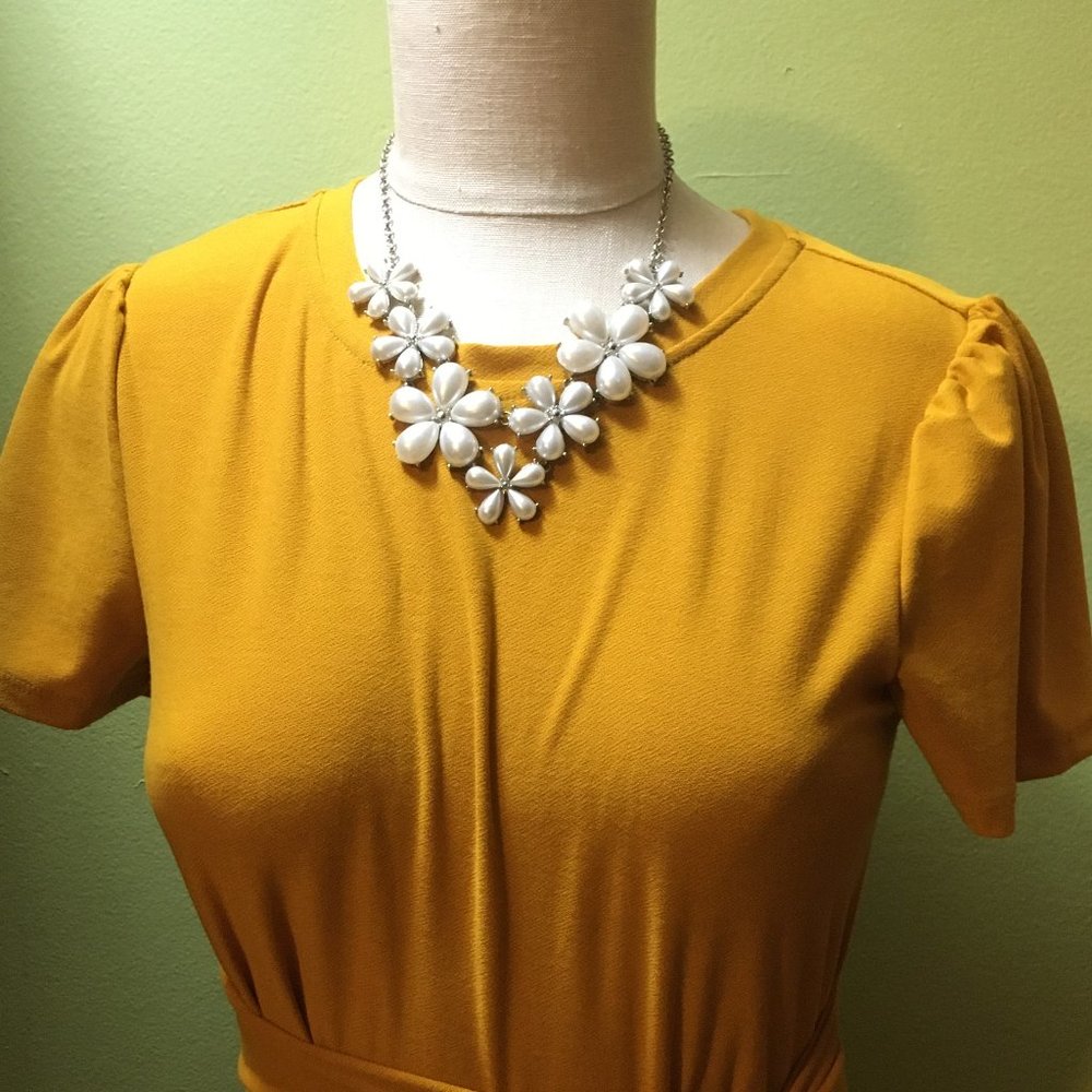 Pearl flower necklace